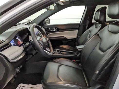 Used 2024 Jeep Compass Limited image 15