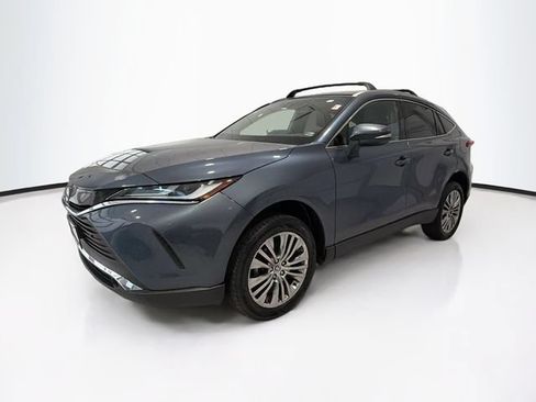 Certified 2024 Toyota Venza XLE AWD/4WD image 3