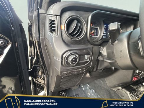 Used 2025 Jeep Gladiator Mojave w/ Safety Group AWD/4WD image 17