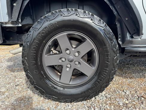 Used 2015 Jeep Wrangler 4WD Sport image 16