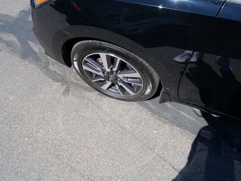 Used 2020 Nissan Versa SV FWD image 32