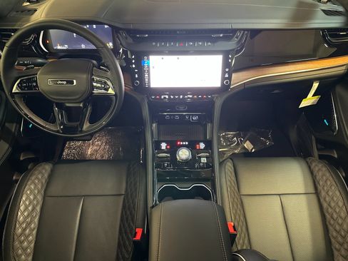 New 2026 Jeep Grand Cherokee Summit w/ Obsidian Package AWD/4WD image 12