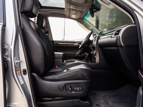 Used 2018 Lexus GX 460 image 38