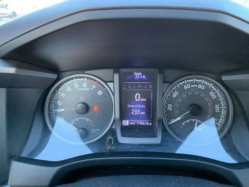 Used 2017 Toyota Tacoma TRD Sport image 17