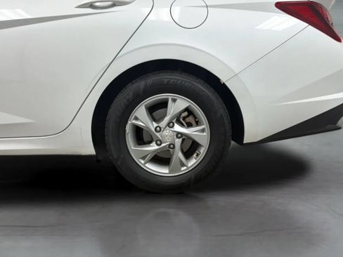 Used 2022 Hyundai Elantra SE FWD image 25