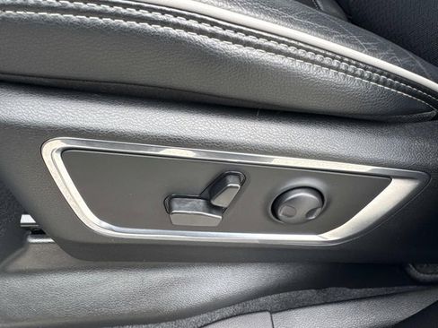 Used 2025 RAM 1500 Laramie image 10