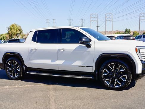 Used 2025 GMC Sierra EV Denali AWD/4WD image 9