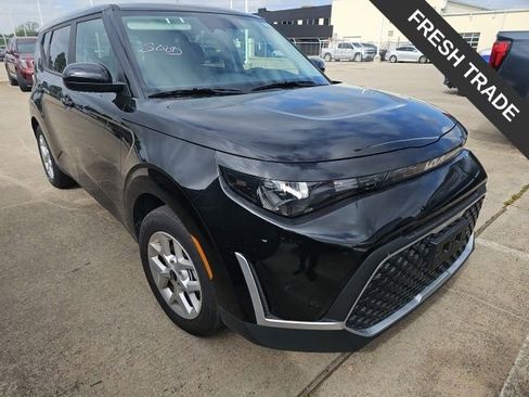 Used 2025 Kia Soul LX image 1