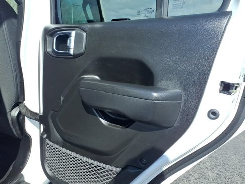 Used 2023 Jeep Gladiator Rubicon w/ Cold Weather Group AWD/4WD image 18
