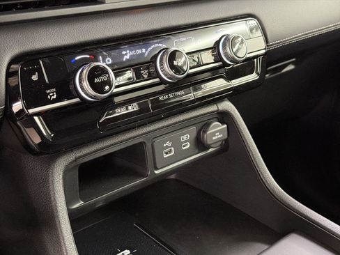Certified 2025 Honda Pilot EX-L image 18
