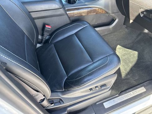 Used 2016 Chevrolet Suburban LT image 12