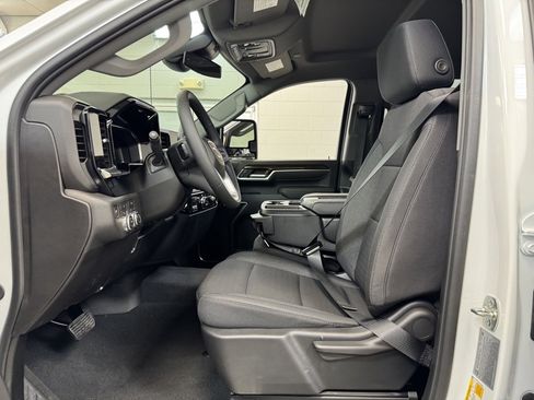 New 2026 GMC Sierra 2500 SLE image 13