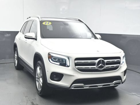 Used 2022 Mercedes-Benz GLB 250 4MATIC image 2