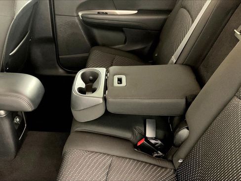 Used 2020 Dodge Journey SE w/ SE Popular Equipment Group FWD image 36