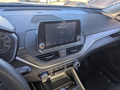 Used 2024 Nissan Altima 2.5 SV image 23