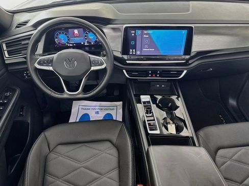 Used 2025 Volkswagen Atlas Cross Sport SE FWD image 28