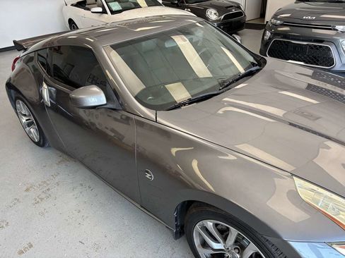 Used 2011 Nissan 370Z Coupe RWD image 4