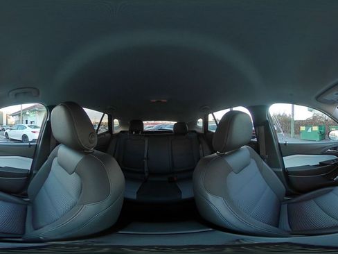 Used 2025 Chevrolet Trax LT image 40