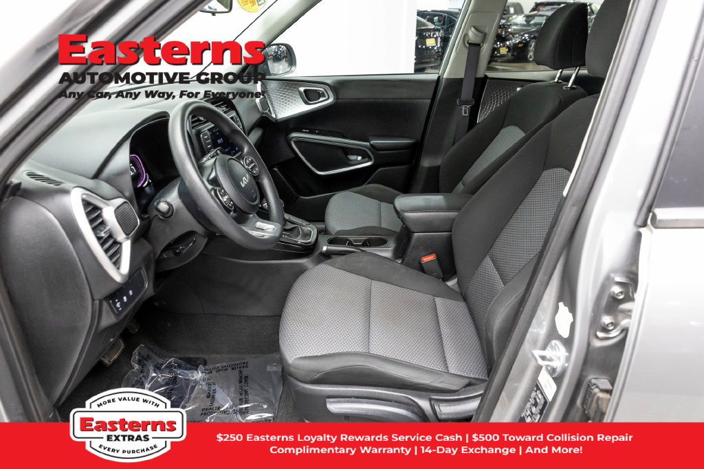 Used 2023 Kia Soul LX w/ LX Technology Package FWD image 15