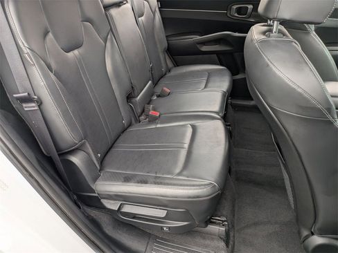 Used 2024 Kia Sorento S image 27