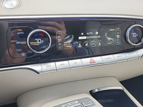 Used 2024 Genesis Electrified GV70 Prestige w/ Prestige Package image 17