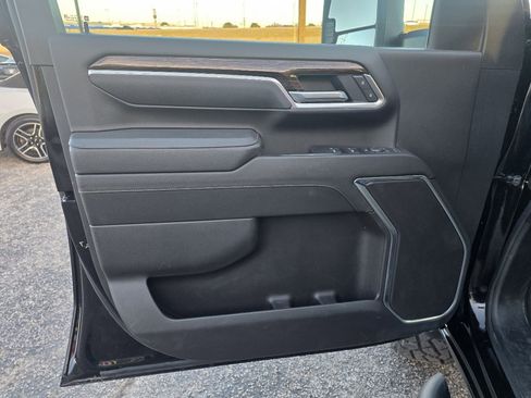 Used 2025 GMC Sierra 2500 SLE w/ SLE Value Package; image 10