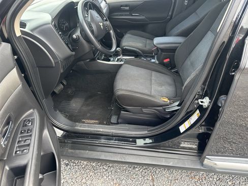 Used 2018 Mitsubishi Outlander SE image 10