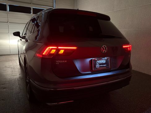 Used 2018 Volkswagen Tiguan SEL FWD image 45