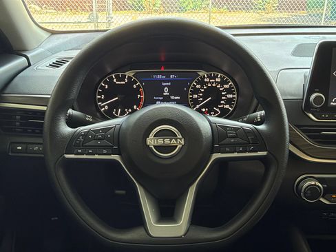 Used 2025 Nissan Altima 2.5 SV FWD image 28