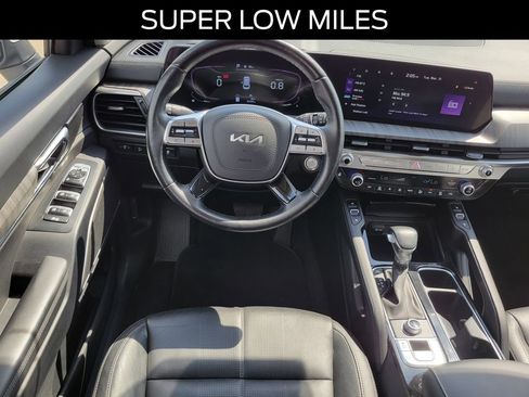 Used 2024 Kia Telluride EX w/ EX Captain's Chair Package AWD/4WD image 9