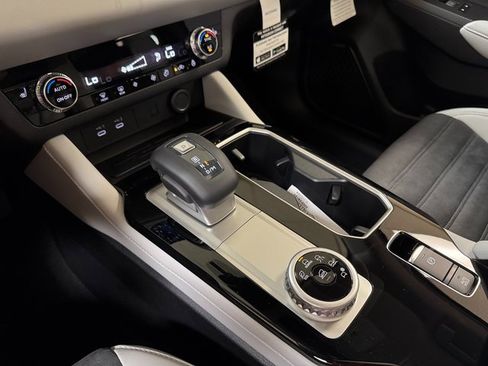 New 2026 Mitsubishi Outlander SE image 19