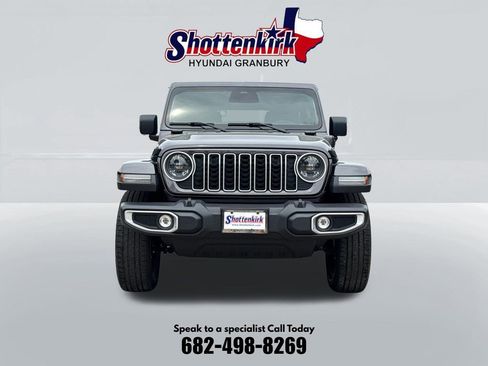 Used 2025 Jeep Wrangler Unlimited Sahara w/ Safety Group AWD/4WD image 2
