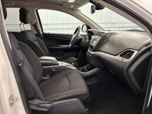 Used 2020 Dodge Journey SE w/ Blacktop Package FWD image 31