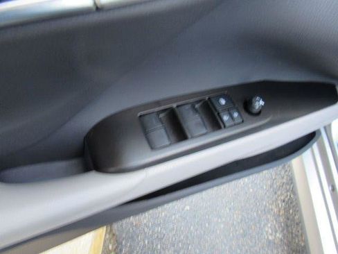 Used 2021 Toyota Camry LE FWD image 10