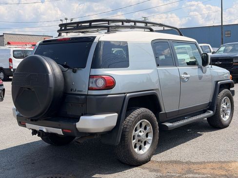 Used 2012 Toyota FJ Cruiser 4WD w/ Upgrade Pkg image 7