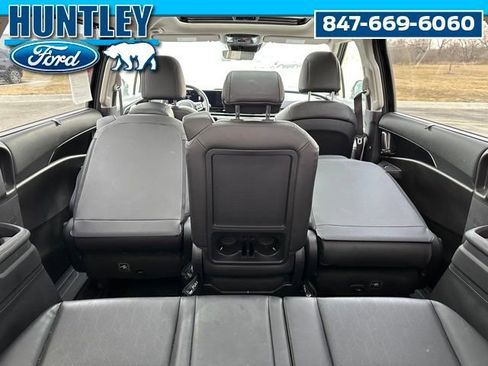 Used 2025 Kia Carnival SX w/ SX Dark Edition Package image 9