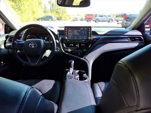 Used 2022 Toyota Camry XSE image 8