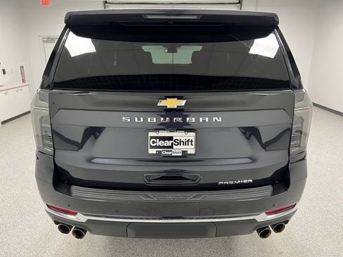 Used 2025 Chevrolet Suburban Premier image 7