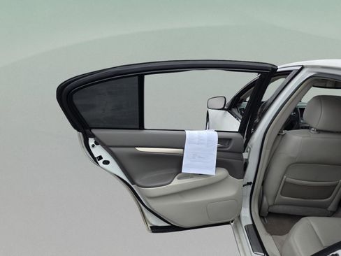 Used 2011 INFINITI G37 x w/ Premium Pkg image 18