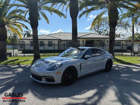 Used 2017 Porsche Panamera 4 image 5