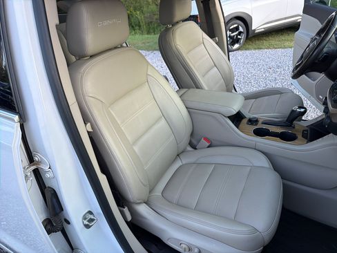 Used 2018 GMC Acadia Denali w/ Technology Package FWD image 30