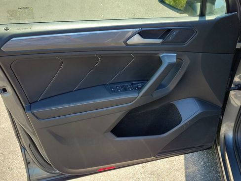 Used 2023 Volkswagen Tiguan SE R-Line image 16