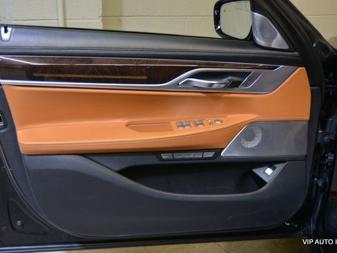 Used 2017 BMW M760i xDrive image 7