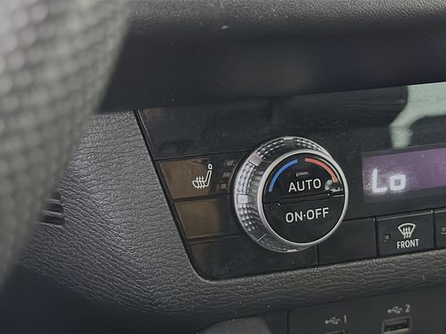 Used 2023 Mitsubishi Outlander SE FWD image 23