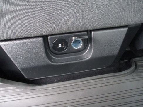 Used 2024 Ford F150 XLT image 8