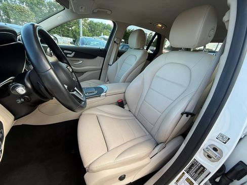 Used 2022 Mercedes-Benz GLC 300 4MATIC w/ Multimedia Package Lite image 12