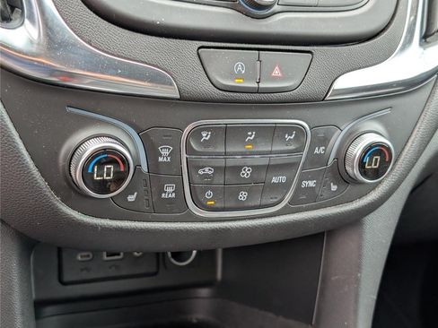 Used 2023 Chevrolet Equinox LT FWD image 26