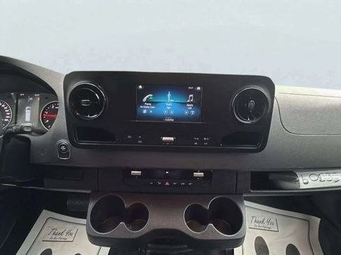 Used 2021 Mercedes-Benz Sprinter 2500 image 10