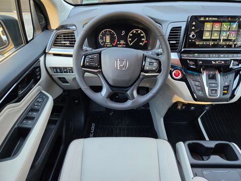New 2026 Honda Odyssey Touring image 13