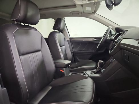 Certified 2022 Volkswagen Tiguan SE image 23